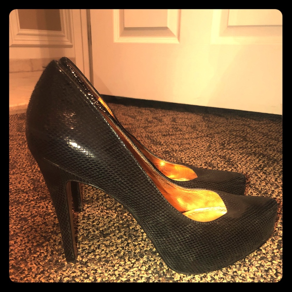 BCBGeneration Textured Platform Heels - Picture 2 of 7